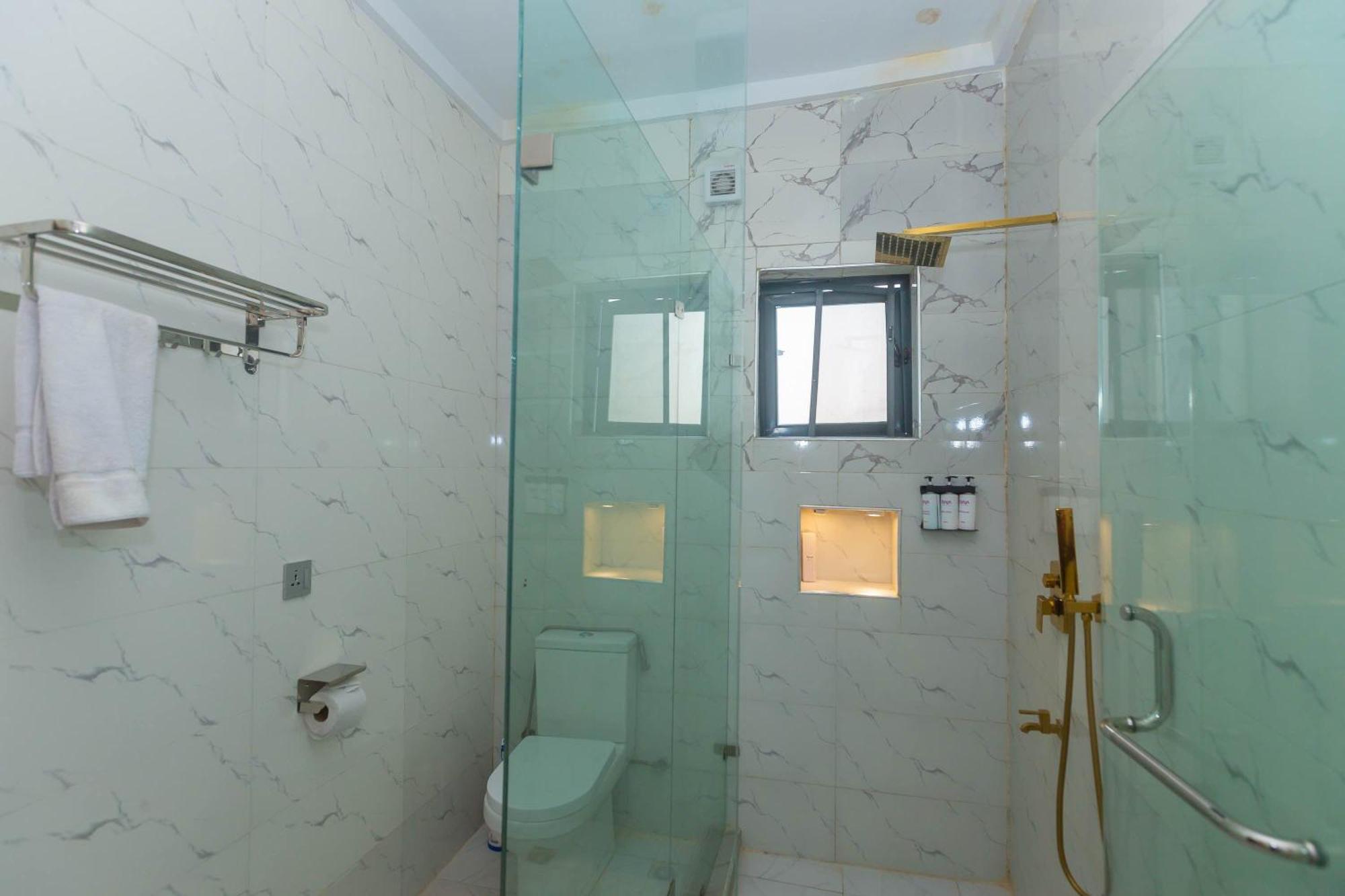 Ojaja Suites By Perennia Akure Bagian luar foto