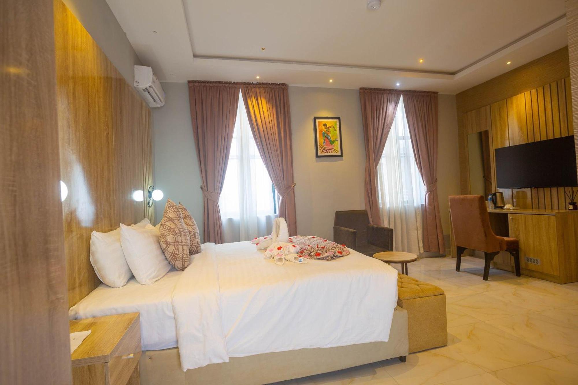 Ojaja Suites By Perennia Akure Bagian luar foto