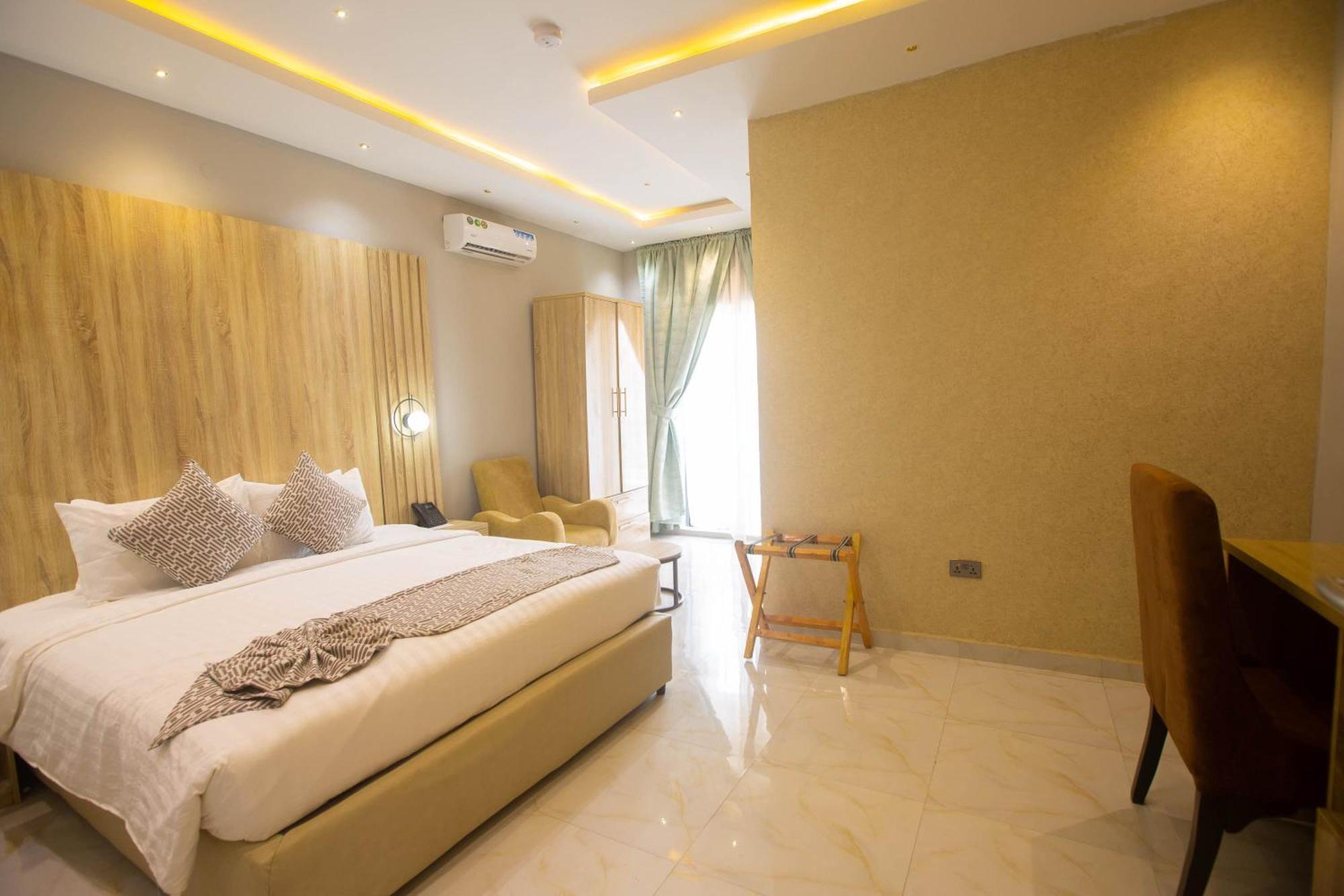 Ojaja Suites By Perennia Akure Bagian luar foto