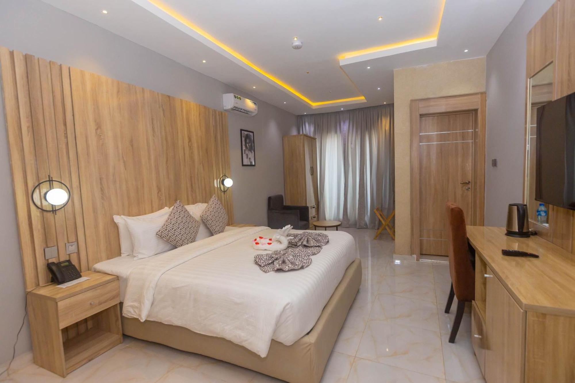 Ojaja Suites By Perennia Akure Bagian luar foto