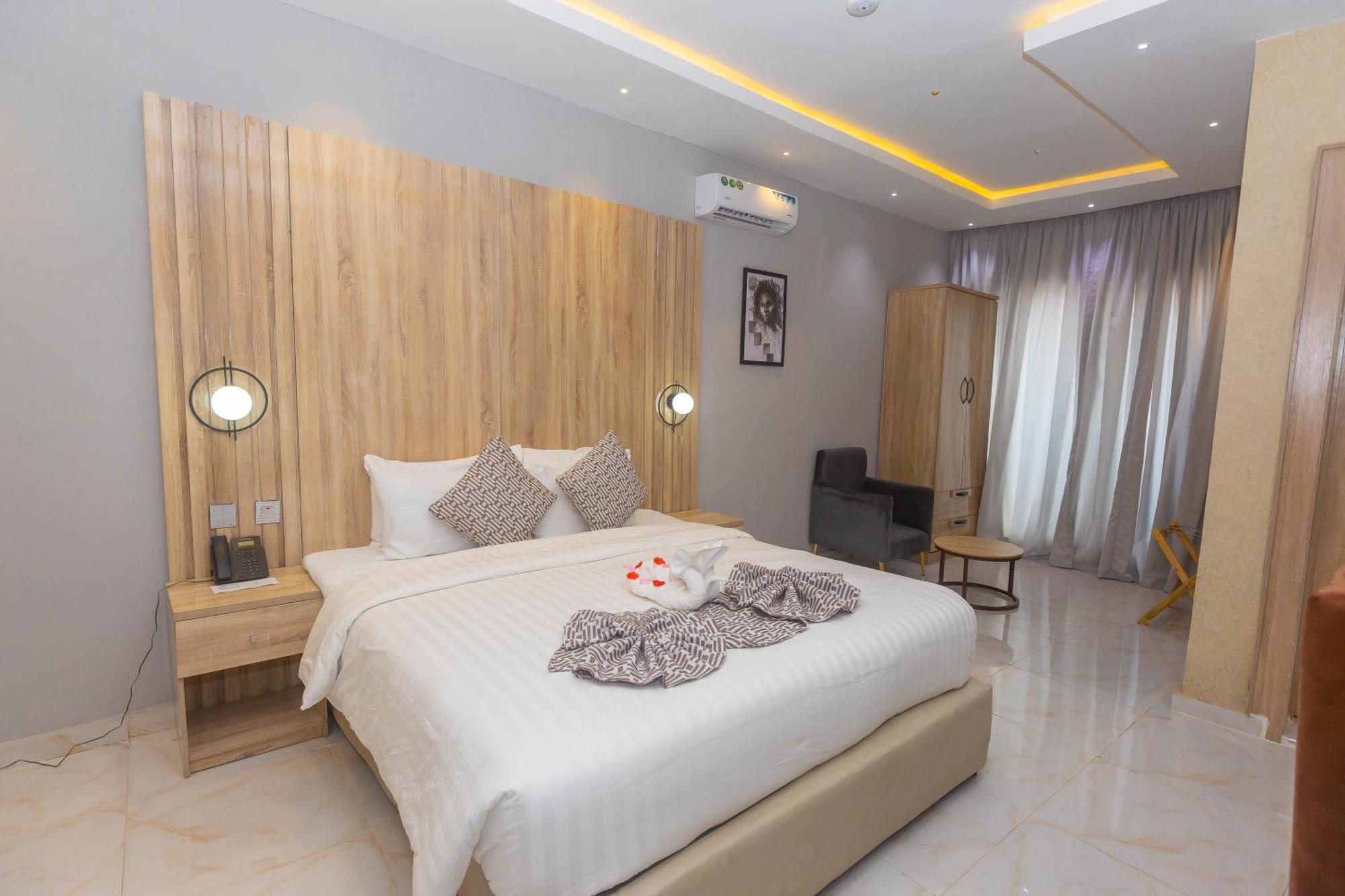 Ojaja Suites By Perennia Akure Bagian luar foto