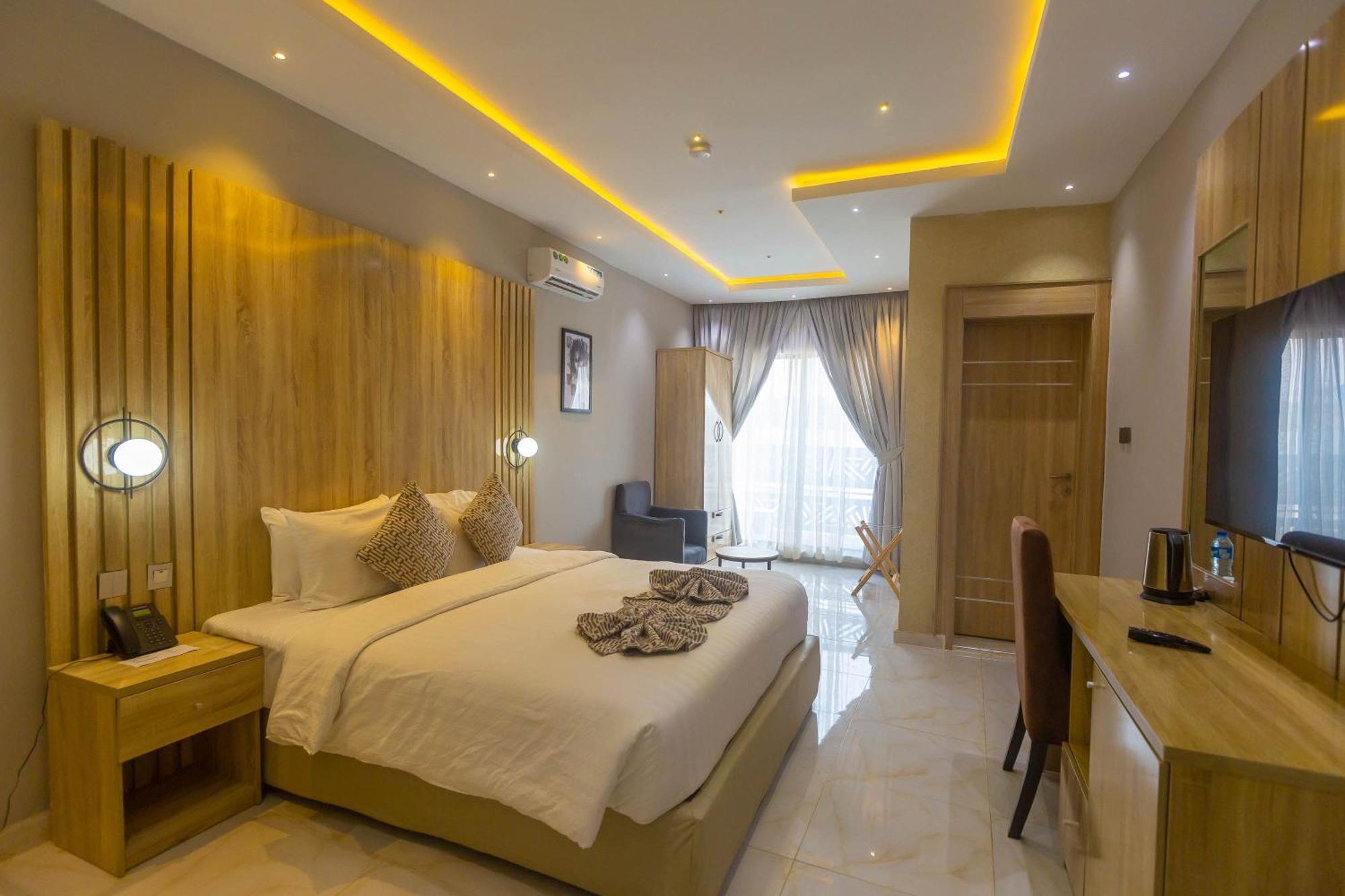 Ojaja Suites By Perennia Akure Bagian luar foto