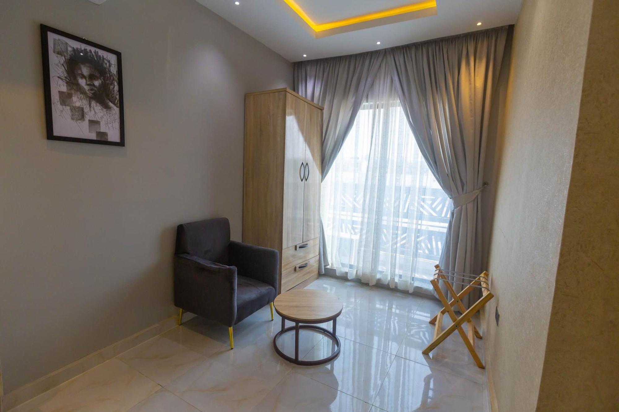 Ojaja Suites By Perennia Akure Bagian luar foto