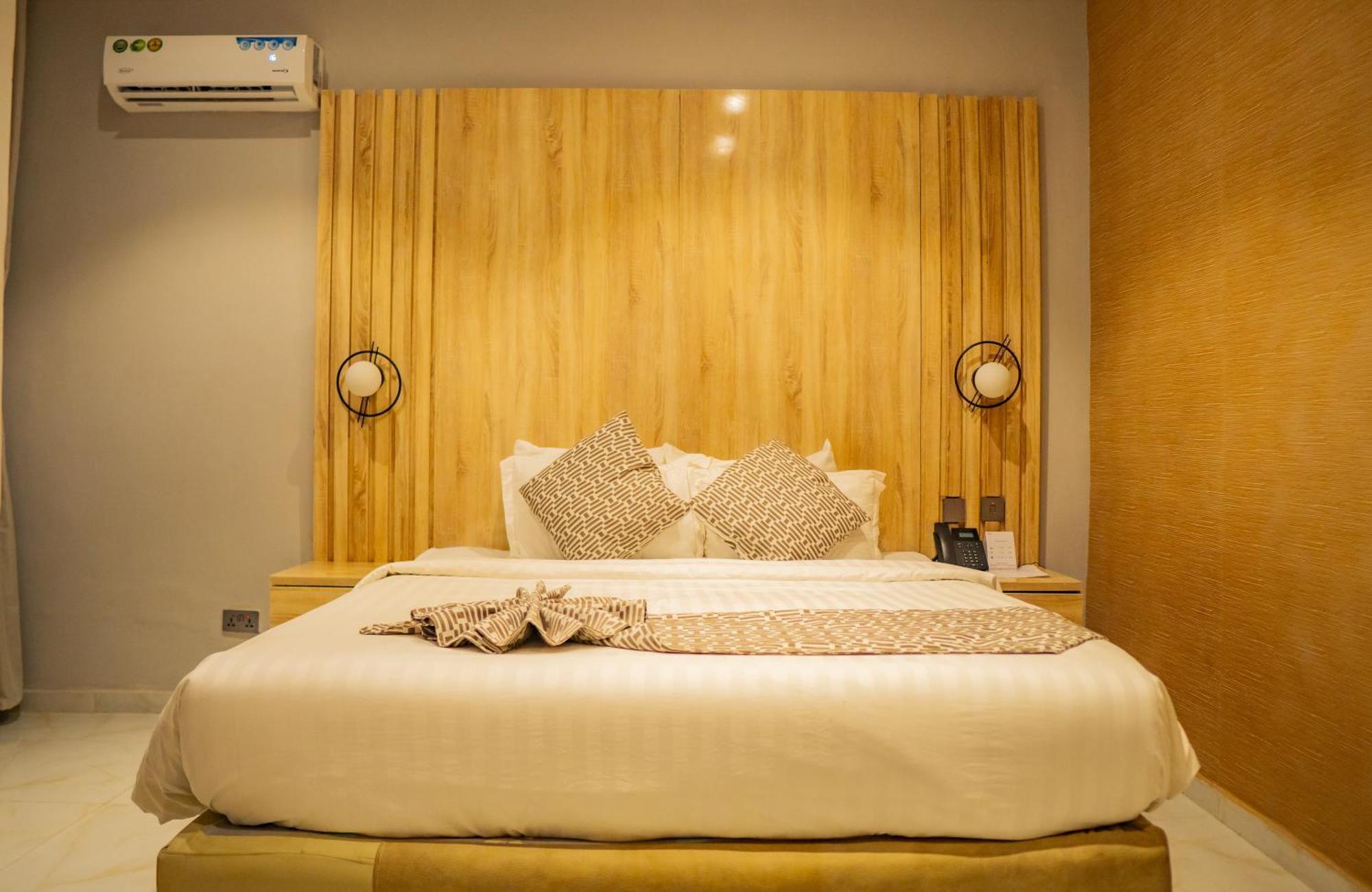 Ojaja Suites By Perennia Akure Bagian luar foto