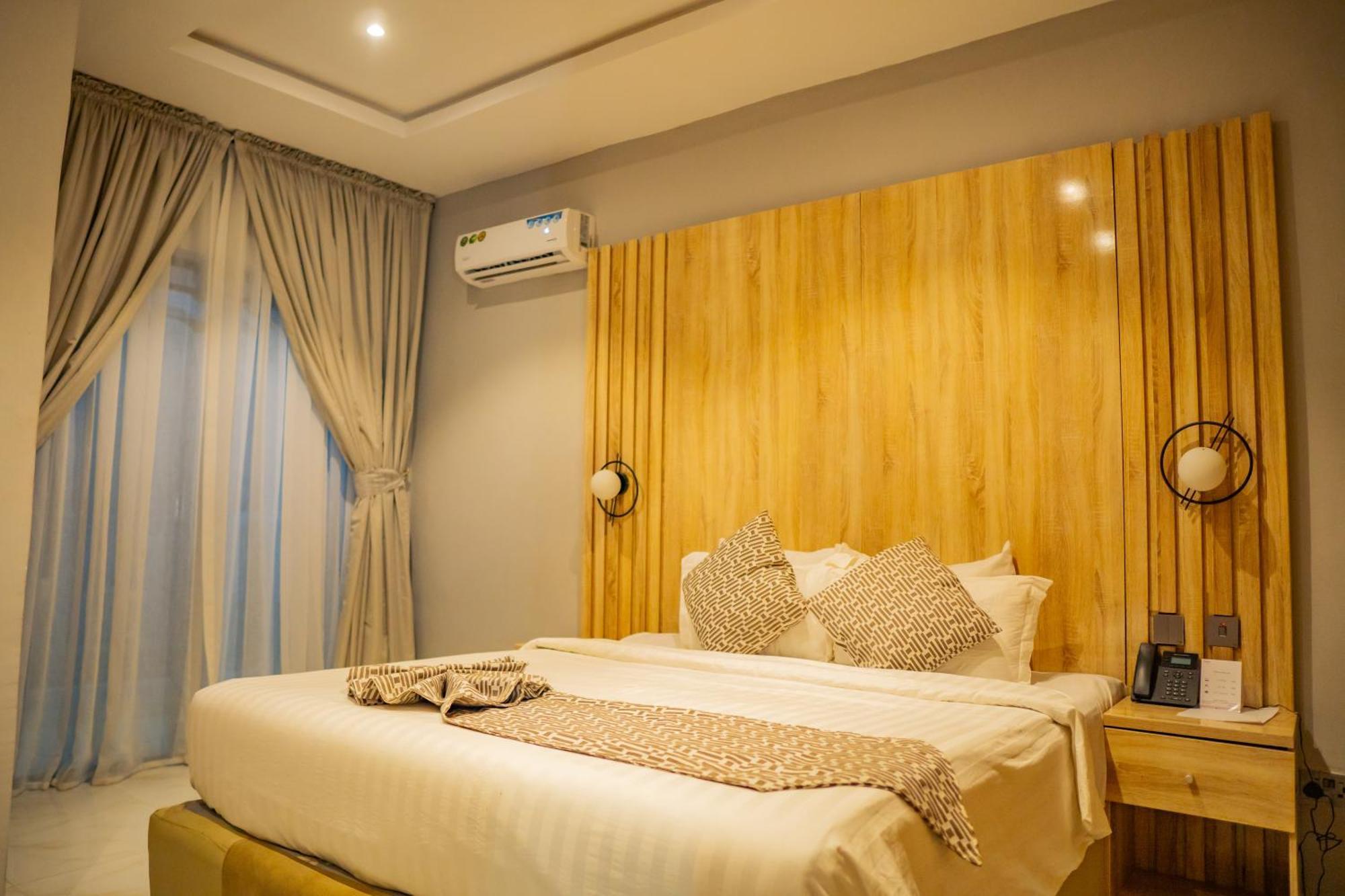 Ojaja Suites By Perennia Akure Bagian luar foto