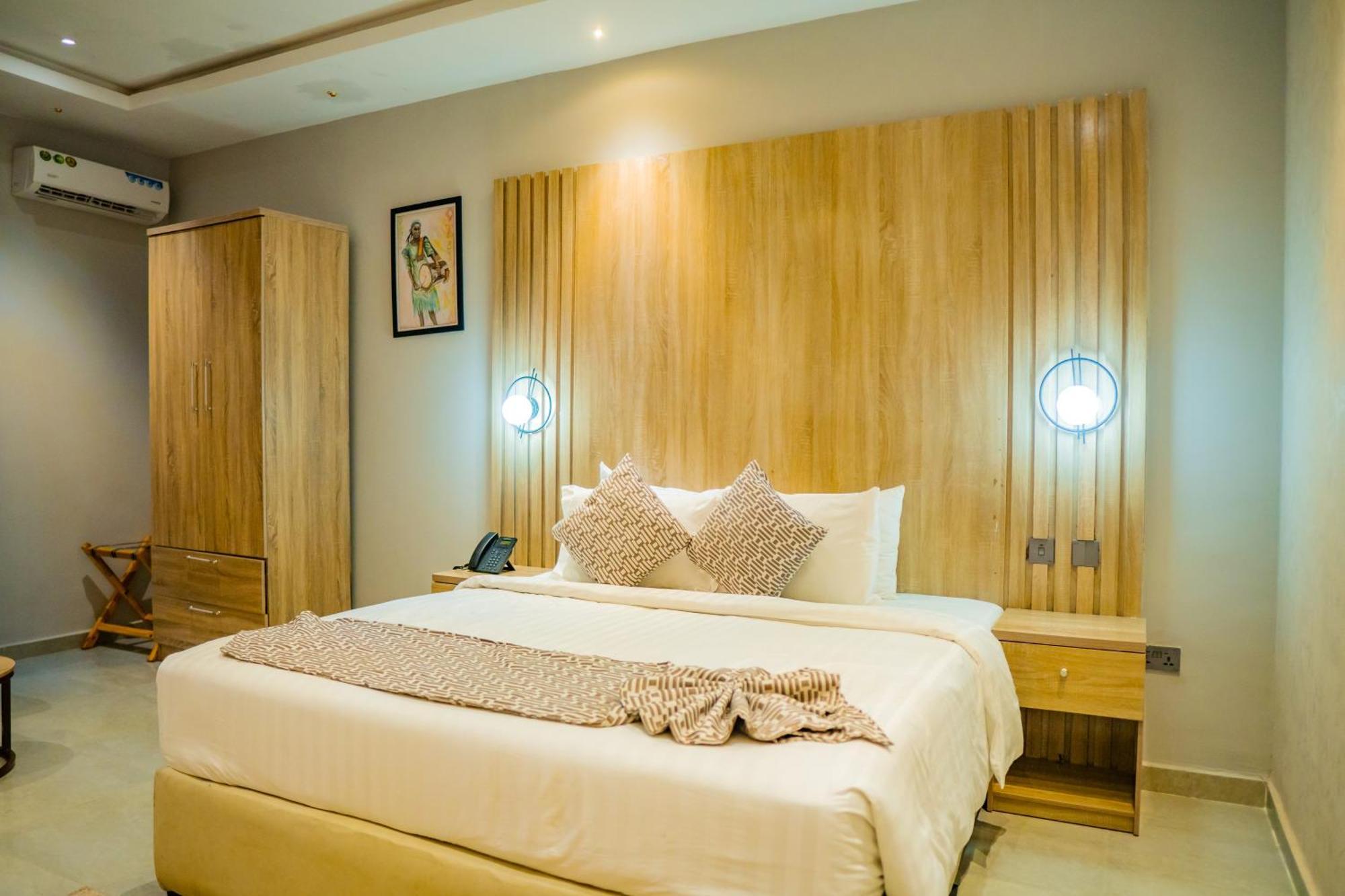 Ojaja Suites By Perennia Akure Bagian luar foto