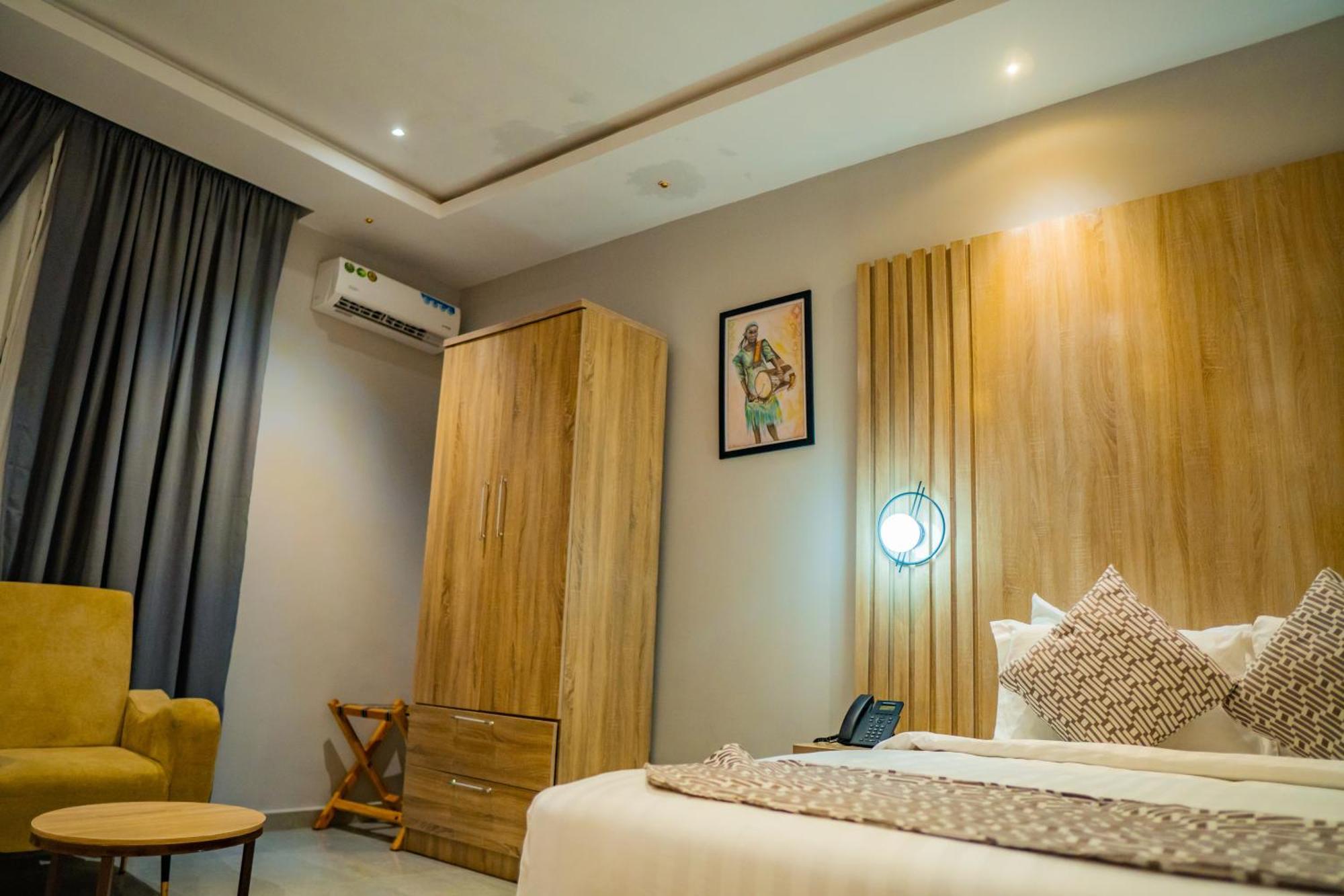 Ojaja Suites By Perennia Akure Bagian luar foto