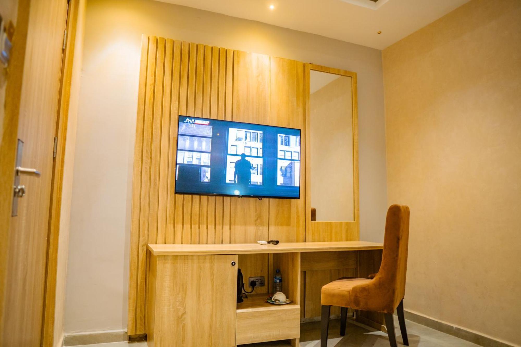 Ojaja Suites By Perennia Akure Bagian luar foto