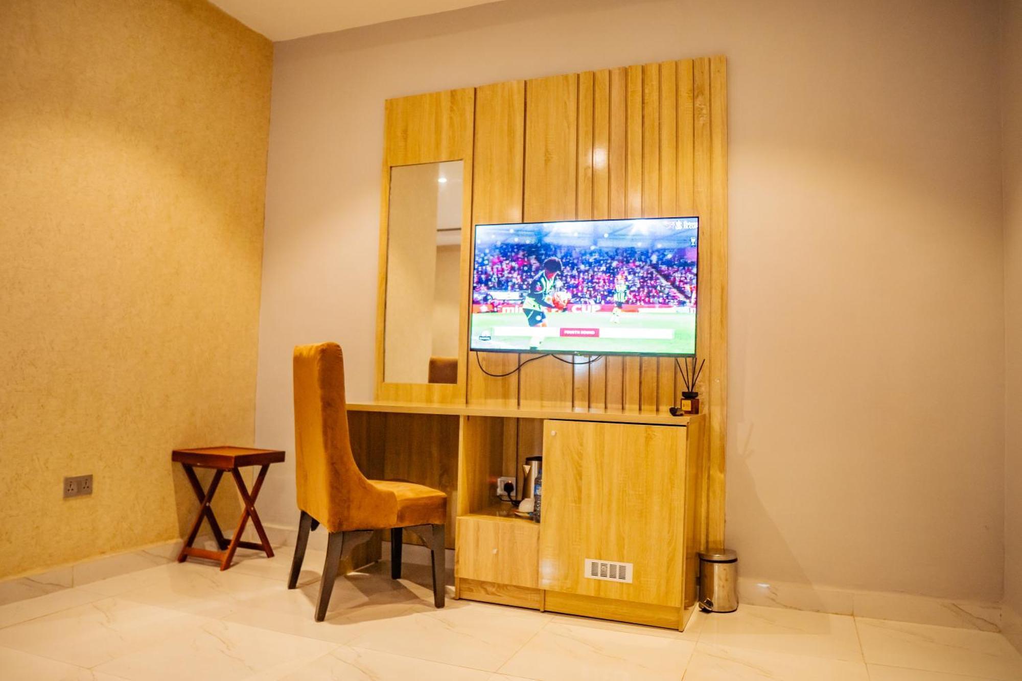 Ojaja Suites By Perennia Akure Bagian luar foto