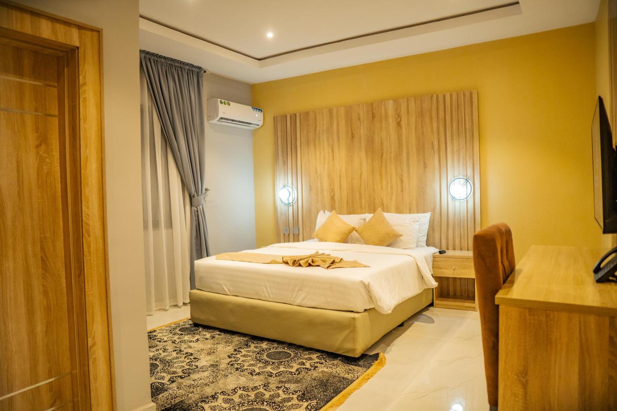 Ojaja Suites By Perennia Akure Bagian luar foto
