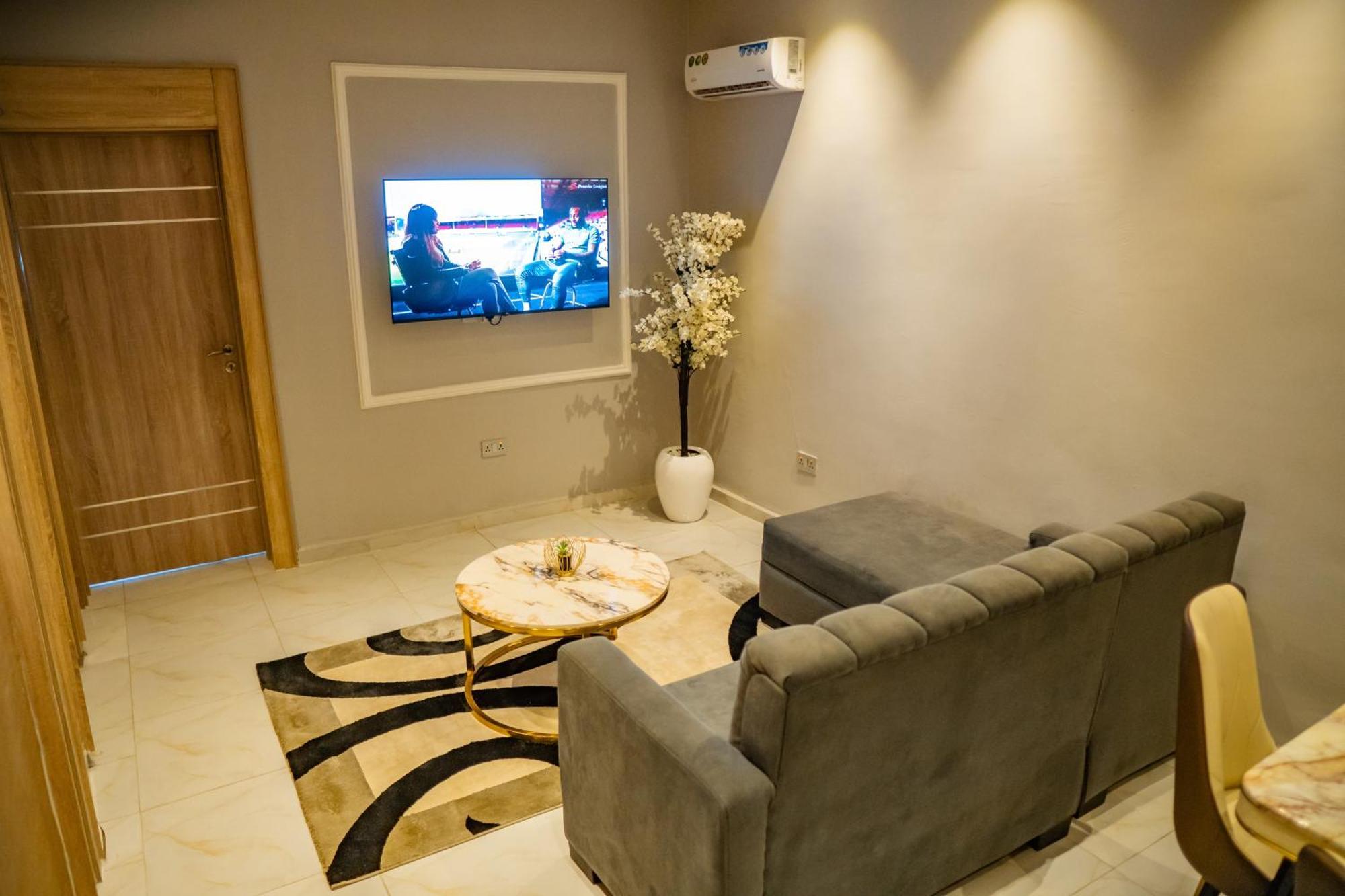 Ojaja Suites By Perennia Akure Bagian luar foto
