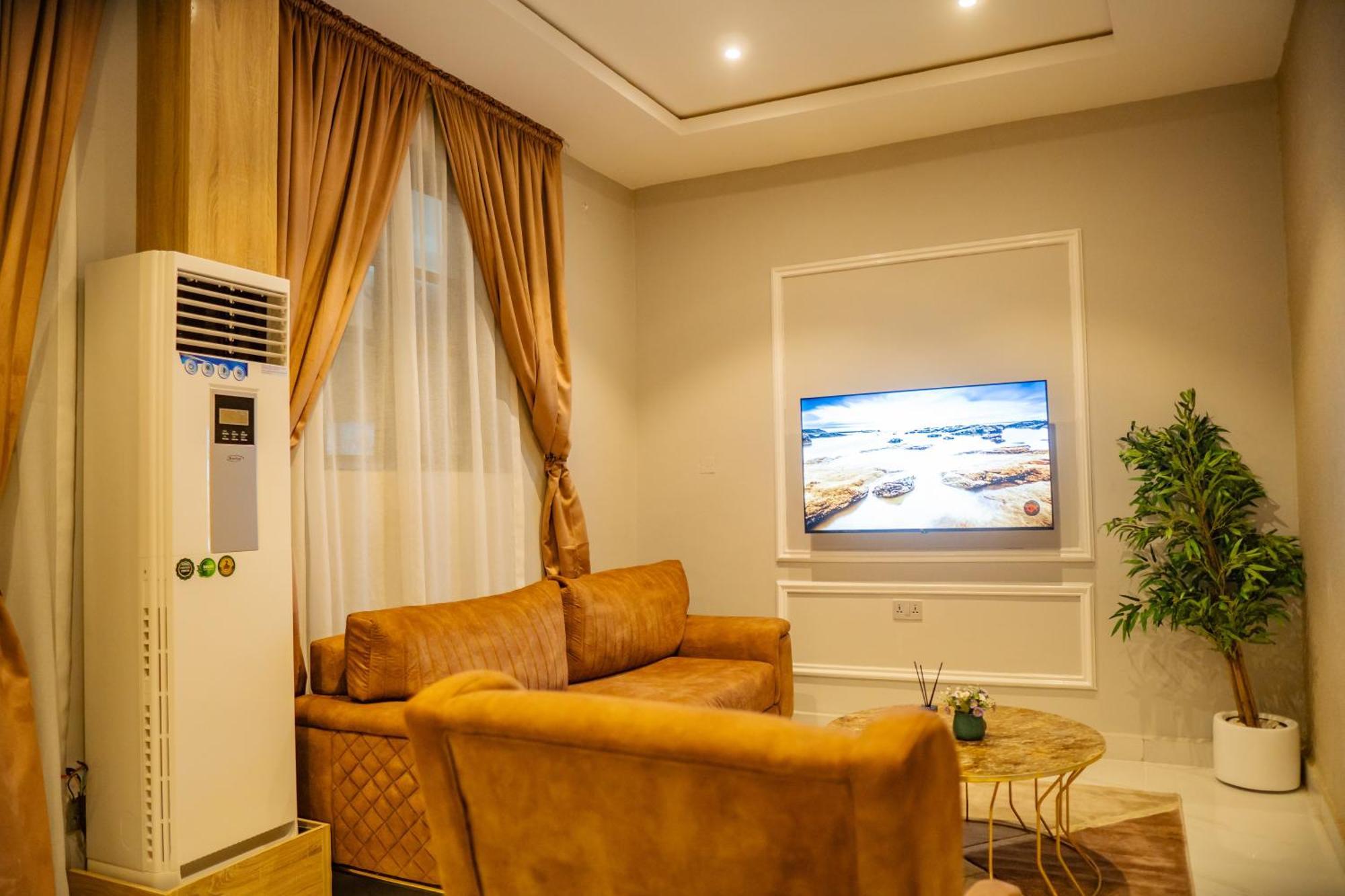 Ojaja Suites By Perennia Akure Bagian luar foto