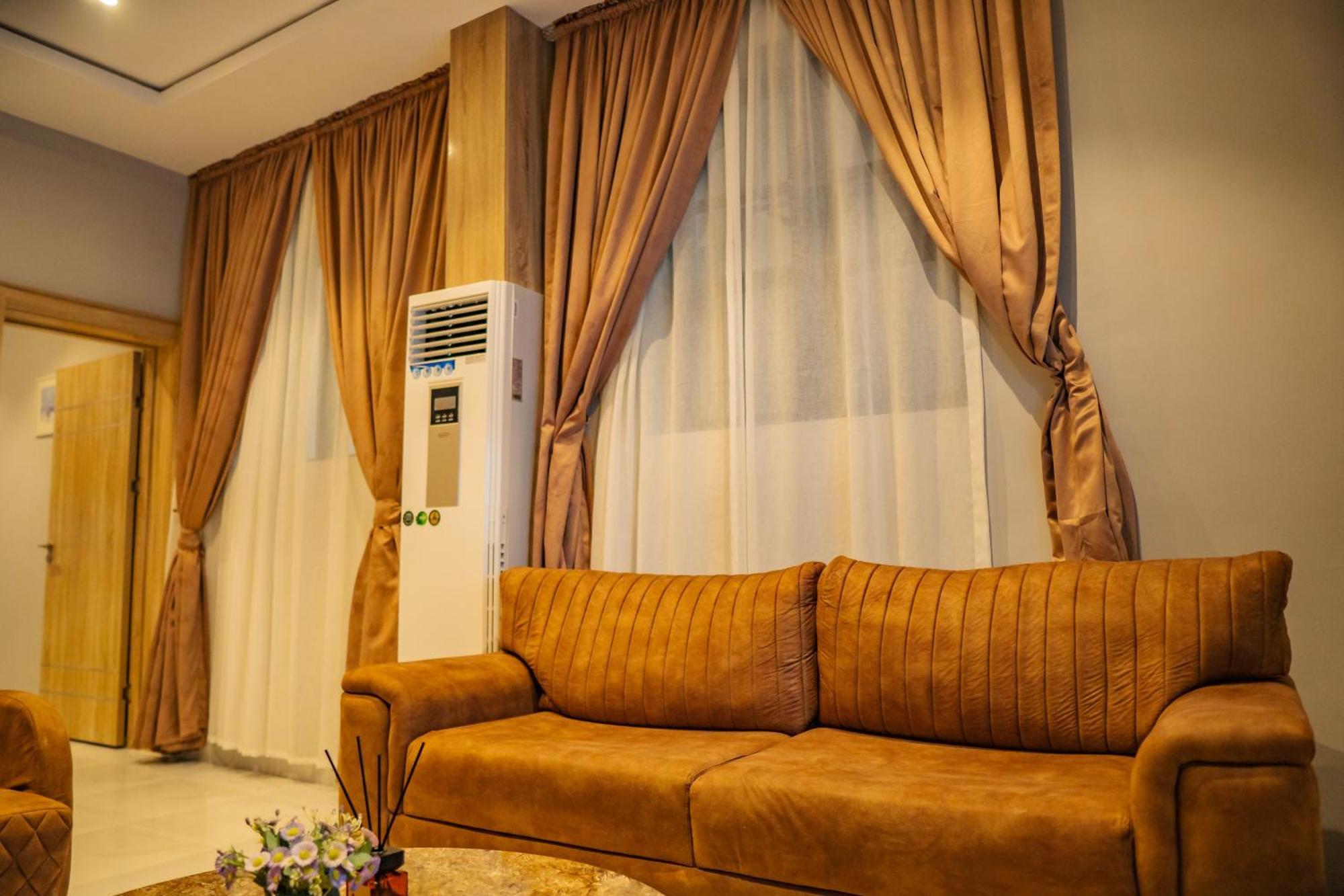 Ojaja Suites By Perennia Akure Bagian luar foto