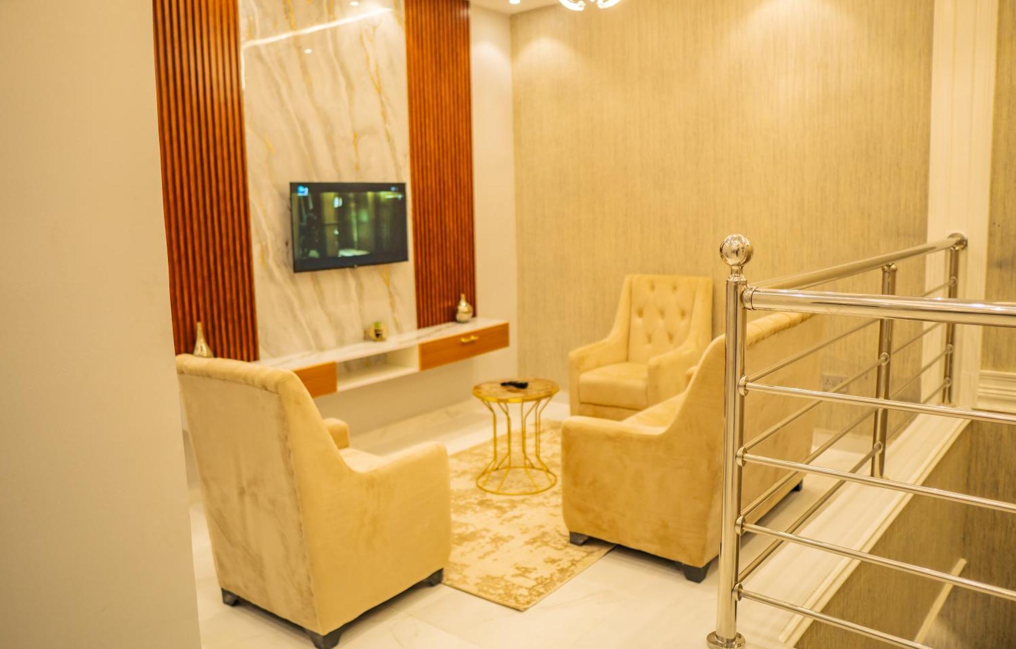 Ojaja Suites By Perennia Akure Bagian luar foto